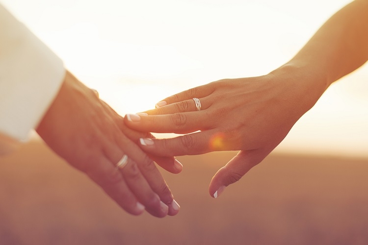 婚約指輪,つける指