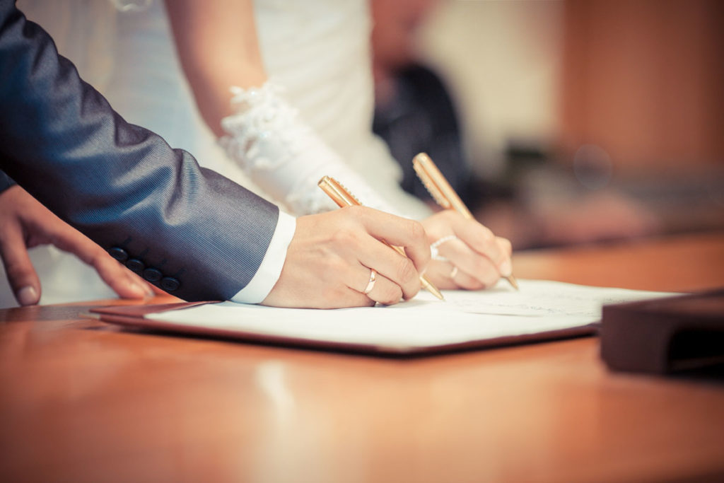 2023年花嫁必見！結婚式でお披露目したくなるオシャレな「結婚証明書 