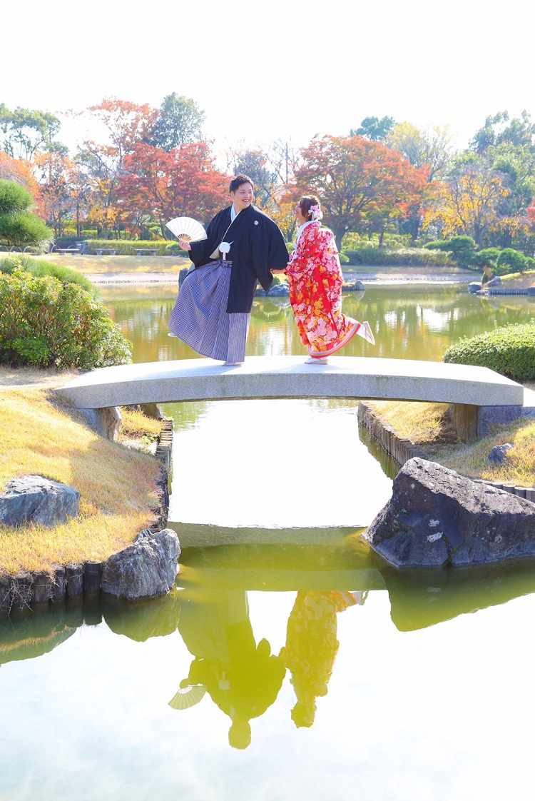 和装前撮りは花田苑 紅葉美しい日本庭園で和装プロポーズショットに挑戦 美花嫁図鑑 Farny ファーニー お洒落で可愛い花嫁レポが満載 Byプラコレ