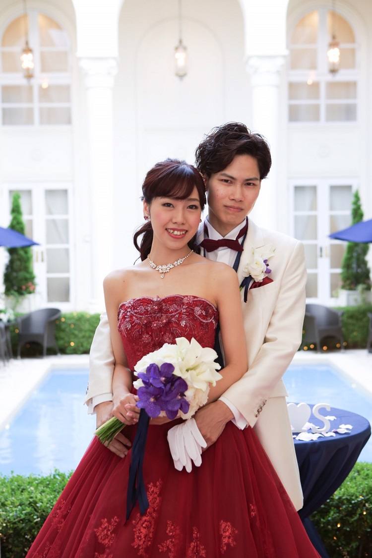 ナイトウェディングならでは 演出は真っ赤に光るバラで幻想的な雰囲気に 美花嫁図鑑 Farny ファーニー お洒落で可愛い花嫁レポが満載 Byプラコレ