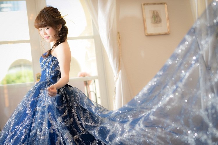 金賞受賞の凄腕カメラマンが撮る 憧れのキラキラ宇宙ドレスでの前撮り 美花嫁図鑑 Farny ファーニー お洒落で可愛い花嫁レポが満載 Byプラコレ