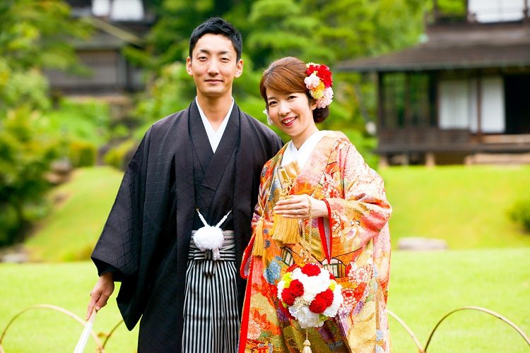 結婚式の和装前撮りでは卒花嫁さんにお譲りしていただいたボールブーケを使用