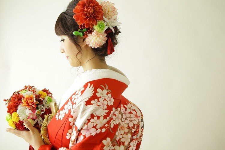 定番ショットや刀でのおふざけショットなど素敵な写真たくさん 和装前撮り 美花嫁図鑑 Farny ファーニー お洒落で可愛い花嫁レポが満載 Byプラコレ