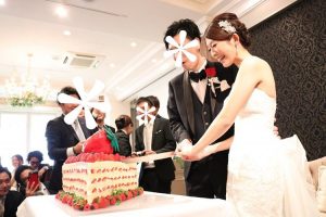 星が丘アートグレイスクラブで披露宴＊インパクト大の巨大ショートケーキでケーキカット