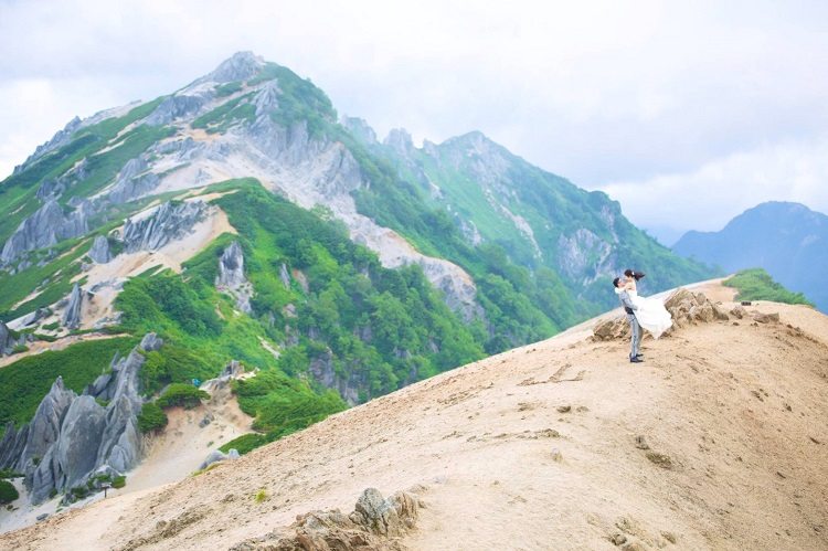 北アルプス燕岳山頂と山小屋で前撮り,抱っこショット