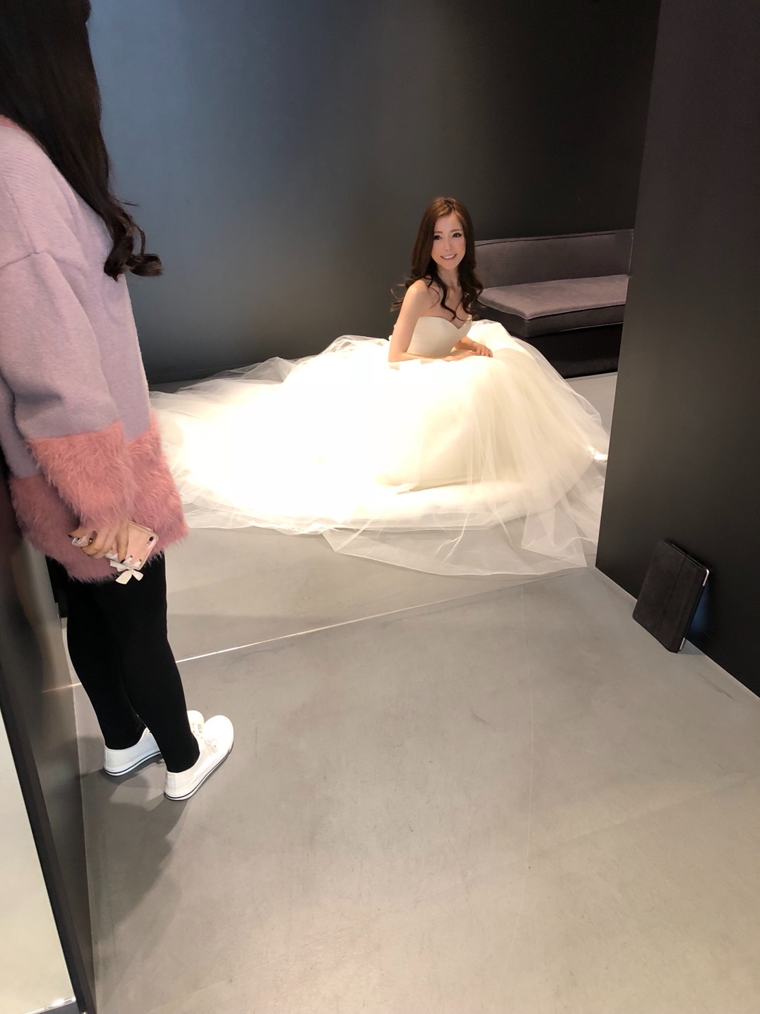 ドレスショップ『Vera Wang(ヴェラ・ウォン)』へ♥∗︎*゚IGで見たことのある人気ドレス5種を試着してきました* 美花嫁図鑑 farny(ファーニー)|お洒落で可愛い花嫁レポが満載!byプラコレ ヴェラウォン レア ❤︎デニムバレエシューズ❤︎おリボン 美品