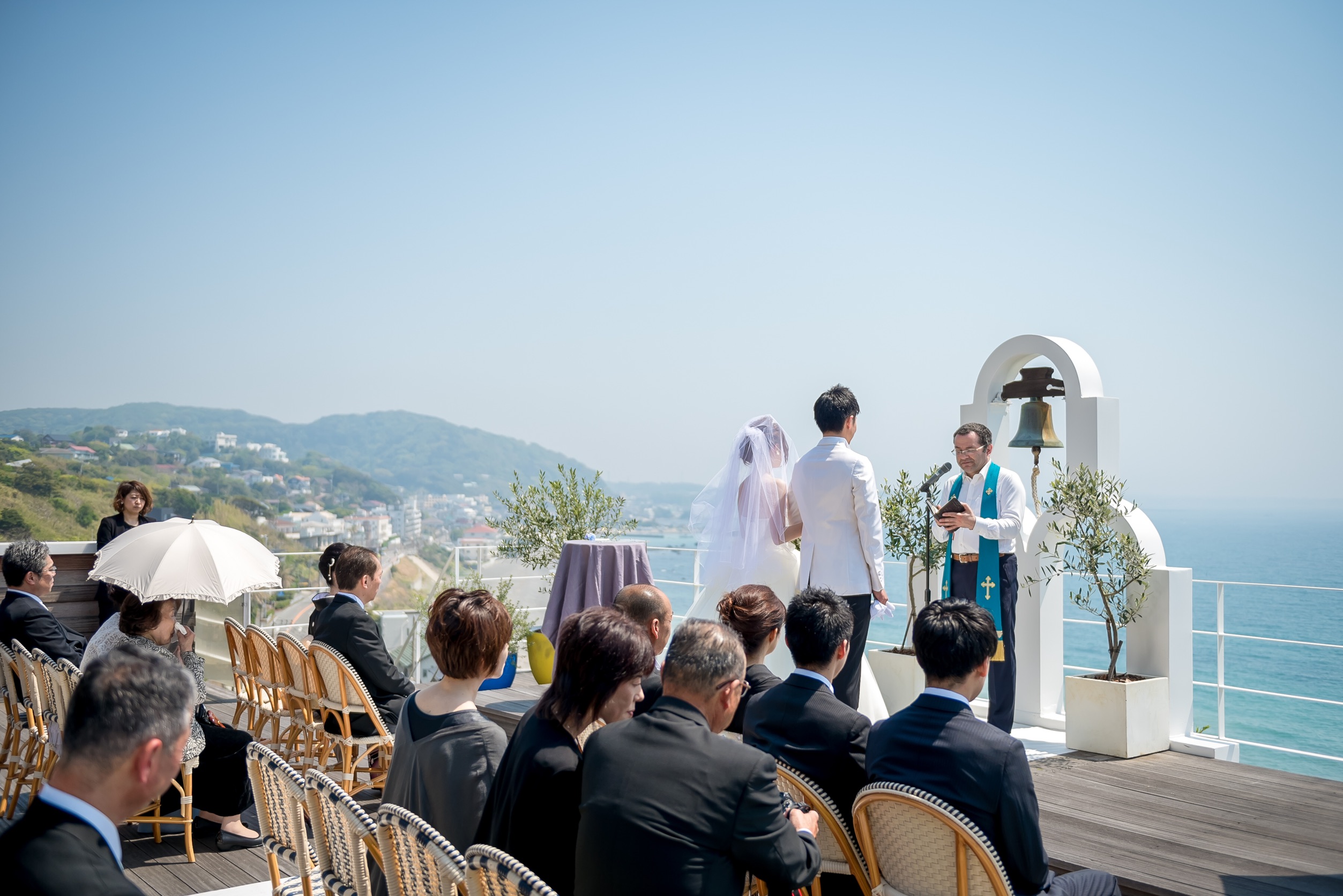 一目惚れのスカイチャペルで 葉山の海をバックに海外ウェディングのような一日を 美花嫁図鑑 Farny ファーニー お洒落で可愛い花嫁レポが満載 Byプラコレ