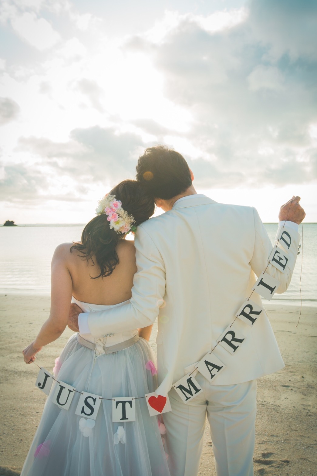 シャボン玉やお気に入りのアイテムで遊び心満点♡ビーチでの