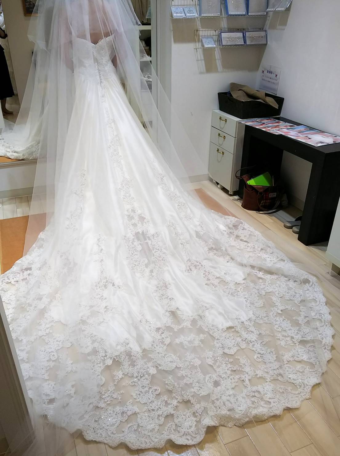 360度どの角度からみても美しい桂由美のウェディングドレス