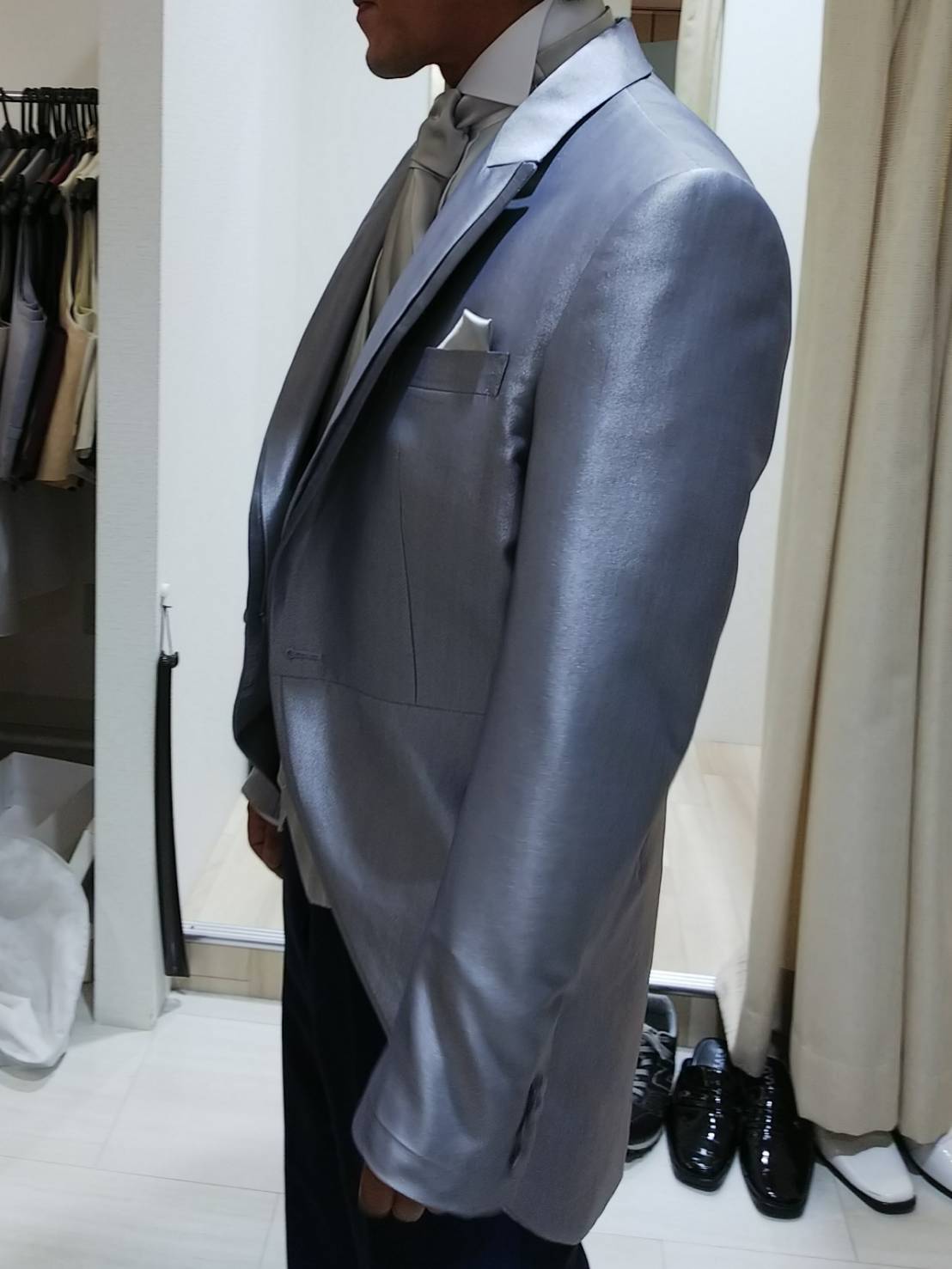 お支度アップが楽しみに 旦那さんのお洒落なタキシードのお見立ても 桂由美 で 美花嫁図鑑 Farny ファーニー お洒落で可愛い花嫁レポが満載 Byプラコレ