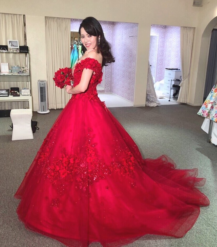 360度 どこから見ても美しい Yumi Katsura 上品な赤ドレスの試着レポをお披露目 美花嫁図鑑 Farny ファーニー お洒落で可愛い花嫁レポが満載 Byプラコレ
