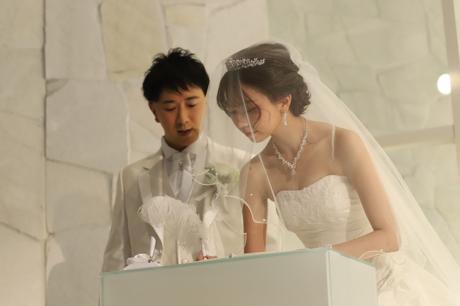 結婚式はチャペルでの人前式に 私たちらしい挙式となりました 美花嫁図鑑 Farny ファーニー お洒落で可愛い花嫁レポが満載 Byプラコレ