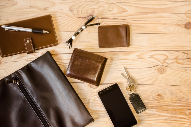 結婚式などのフォーマルな場で使えるバッグとは バッグのマナーと注意点 美花嫁図鑑 Farny ファーニー お洒落で可愛い花嫁レポが満載 Byプラコレ