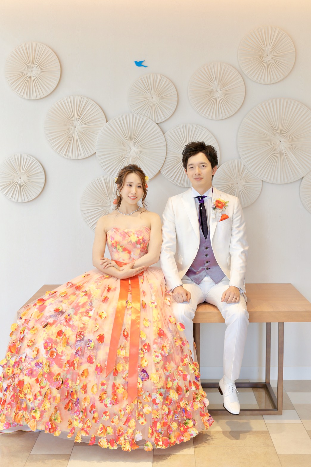 オレンジカラーの花びらドレスが写真映え♩おしゃれに撮れた洋装フォト 