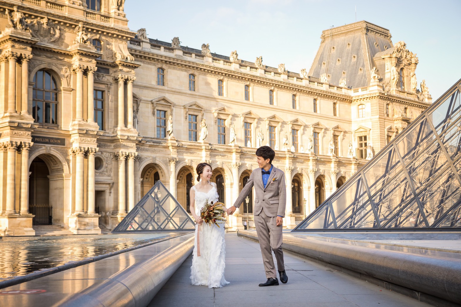 洗練されたパリの雰囲気が魅力 ルーブル美術館でのウェディングフォトを大公開 美花嫁図鑑 Farny ファーニー お洒落で可愛い花嫁レポが満載 Byプラコレ