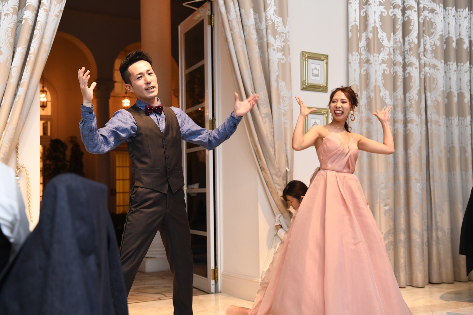 お色直しではダンスで登場 笑顔あふれる披露宴レポをお披露目 美花嫁図鑑 Farny ファーニー お洒落で可愛い花嫁レポが満載 Byプラコレ お色直しではダンスで登場 笑顔あふれる披露宴レポをお披露目 美花嫁図鑑 Farny ファーニー お洒落で可愛い花嫁レポが満載 Byプラコレ