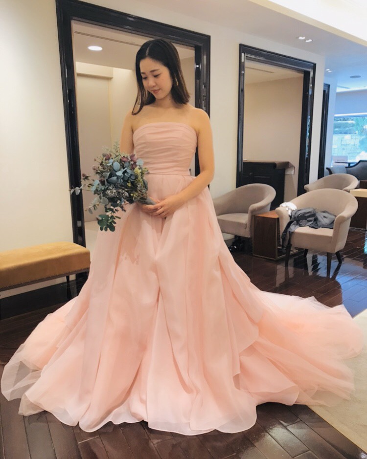 女性らしさ満点 試着したカラードレスのオススメポイントを細かくご紹介します 美花嫁図鑑 Farny ファーニー お洒落で可愛い花嫁レポが満載 Byプラコレ 女性らしさ満点 試着したカラードレスのオススメポイントを細かくご紹介します 美花嫁図鑑 Farny ファーニー お洒落で可愛い花嫁レポが満載 Byプラコレ
