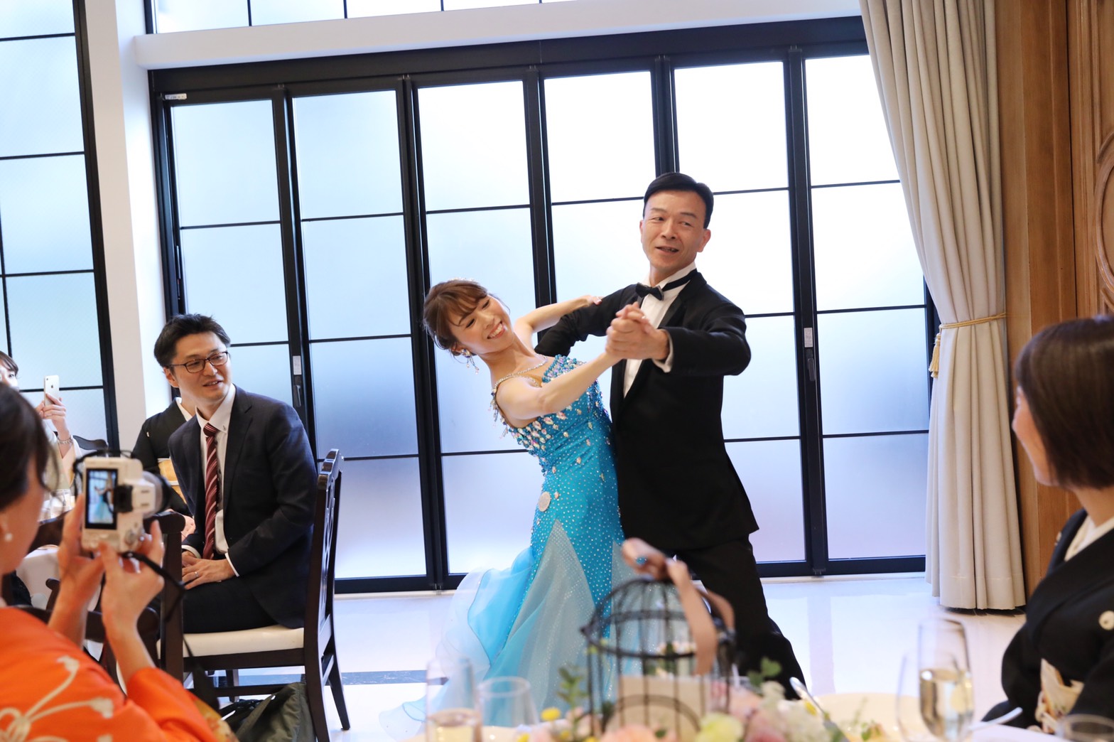 私たちらしく社交ダンスの余興も取り入れて 奇跡が重なった最高の結婚式披露宴レポをお披露目 美花嫁図鑑 Farny ファーニー お洒落で可愛い花嫁レポが満載 Byプラコレ 私たちらしく社交ダンスの余興も取り入れて 奇跡が重なった最高の結婚式披露宴レポをお披露目 美花嫁図鑑 Farny ファーニー お洒落で可愛い花嫁レポが満載 Byプラコレ