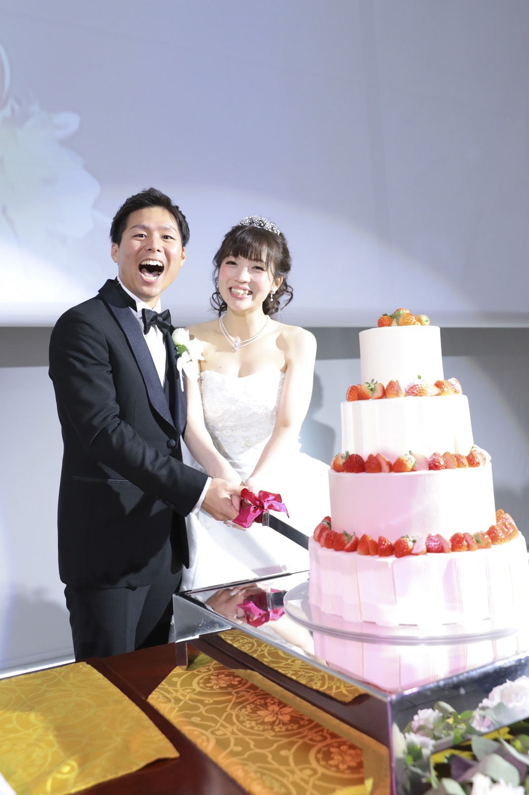 披露宴入場シーンから中座までの披露宴レポ 家族へのサプライズもしました 美花嫁図鑑 Farny ファーニー お洒落で可愛い花嫁レポが満載 Byプラコレ 披露宴入場シーンから中座までの披露宴レポ 家族へのサプライズもしました 美花嫁図鑑 Farny ファーニー お洒落で可愛い花嫁レポが満載 Byプラコレ