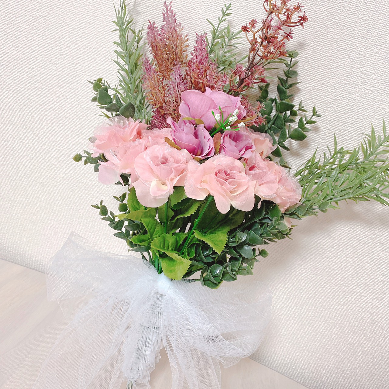 全て100円ショップにて 1000円で可愛く作れちゃう 前撮りブーケをご紹介 美花嫁図鑑 Farny ファーニー お洒落で可愛い花嫁レポが満載 Byプラコレ 全て100円ショップにて 1000円で可愛く作れちゃう 前撮りブーケをご紹介 美花嫁図鑑 Farny ファーニー お洒落で可愛い花嫁レポが満載 Byプラコレ