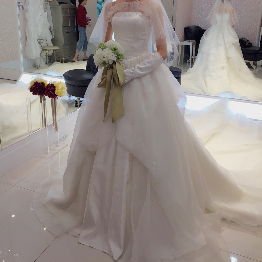 FOUR SIS&CO.で11着全ての ドレスを試着..♡こだわりポイント FOUR SIS&CO.で11着全ての ドレスを試着..♡こだわりポイント