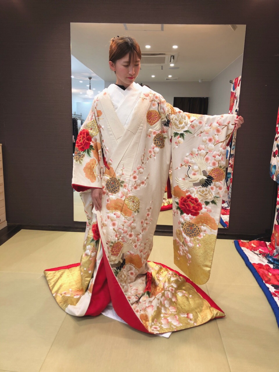 鮮やかな色合いが可愛い色打掛 こだわりの和装試着レポをご紹介 美花嫁図鑑 Farny ファーニー お洒落で可愛い花嫁レポが満載 Byプラコレ