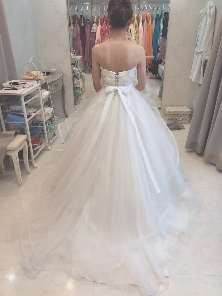 刺繍 花びら パフスリーブ 3タイプのウェディングドレス試着レポ 美花嫁図鑑 Farny ファーニー お洒落で可愛い花嫁レポが満載 Byプラコレ