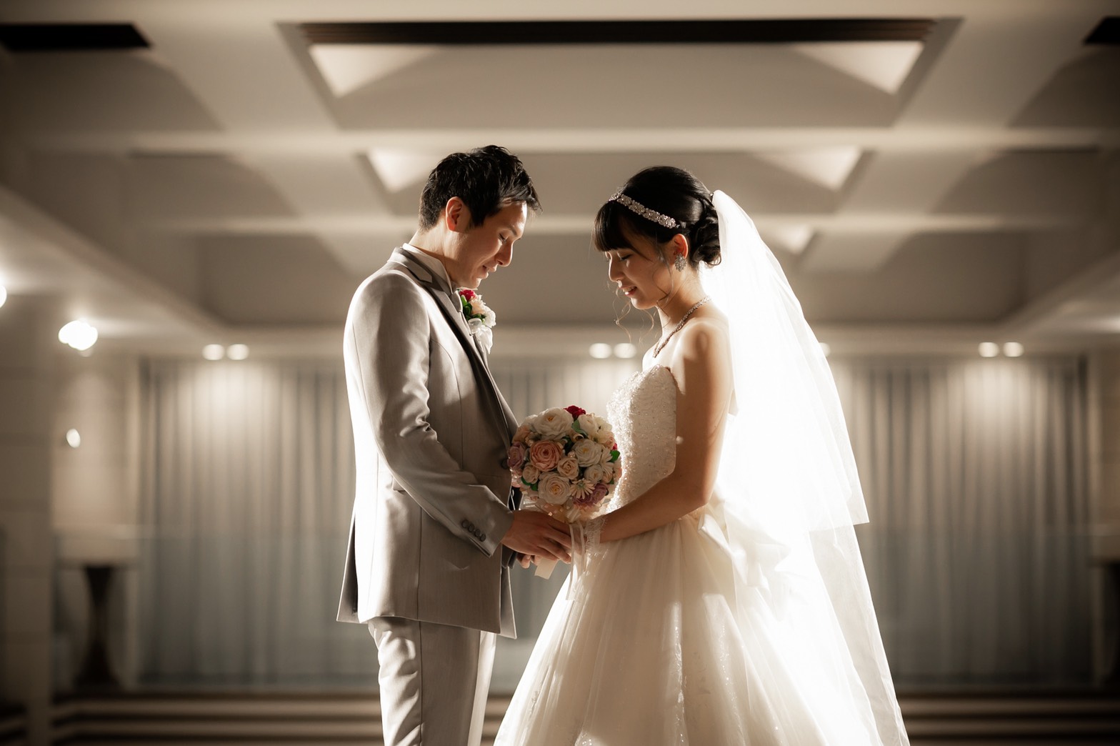 お洒落前撮り 幻想的でロマンチックなナイトフォトレポ ザ リーヴスプレミアムテラス 美花嫁図鑑 Farny ファーニー お洒落で可愛い花嫁レポが満載 Byプラコレ