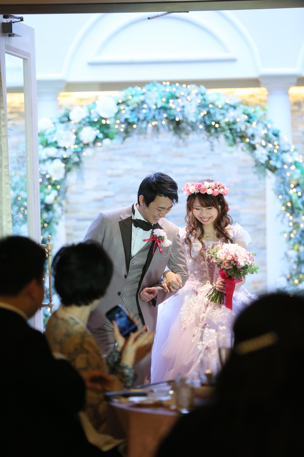 笑顔 感謝 ようこそ がテーマの結婚式 笑顔と感謝に溢れたレポをご紹介 美花嫁図鑑 Farny ファーニー お洒落で可愛い花嫁レポが満載 Byプラコレ 笑顔 感謝 ようこそ がテーマの結婚式 笑顔と感謝に溢れたレポをご紹介 美花嫁図鑑 Farny ファーニー お洒落で可愛い花嫁レポが満載 Byプラコレ