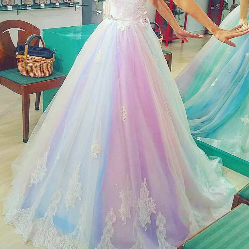 カラードレス】運命のドレスを見つけるまで♡花嫁に人気な カラードレス】運命のドレスを見つけるまで♡花嫁に人気な