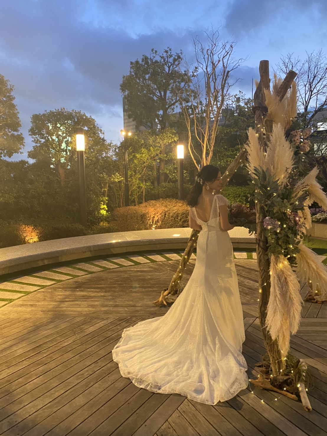 前撮りから結婚式当日の花嫁コーデ Instagramを参考にこだわった髪型やドレスをご紹介 美花嫁図鑑 Farny ファーニー お洒落で可愛い花嫁レポが満載 Byプラコレ