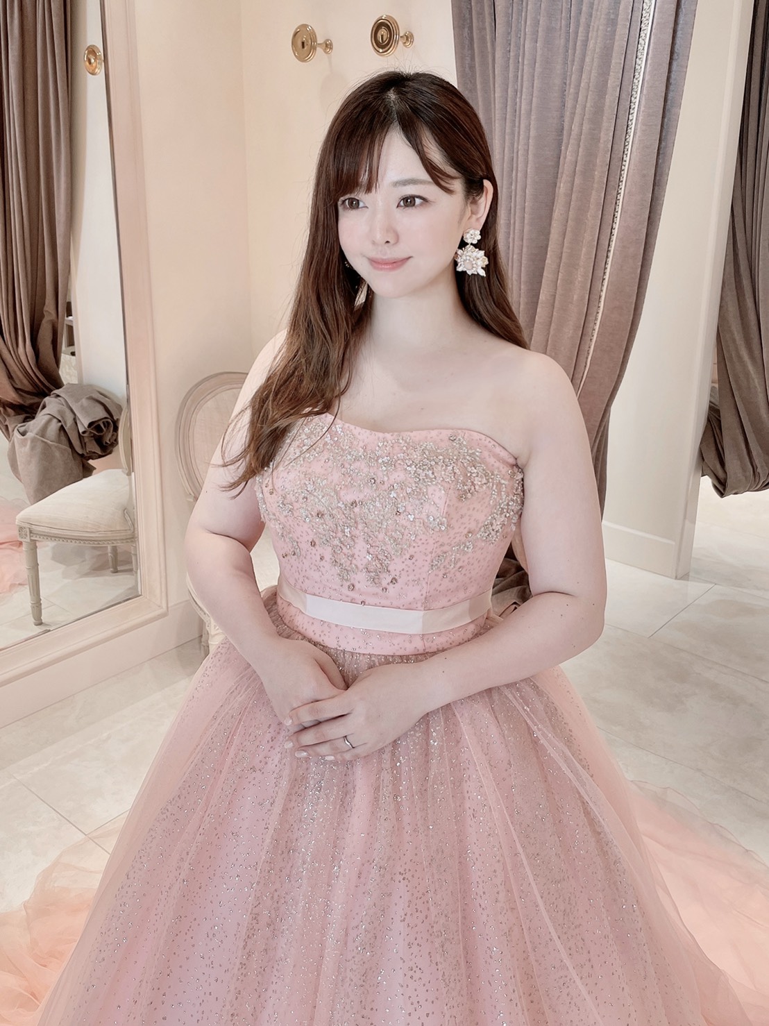 オリジナルドレスからインポートまで取扱いが豊富な【FOUR SIS & CO 