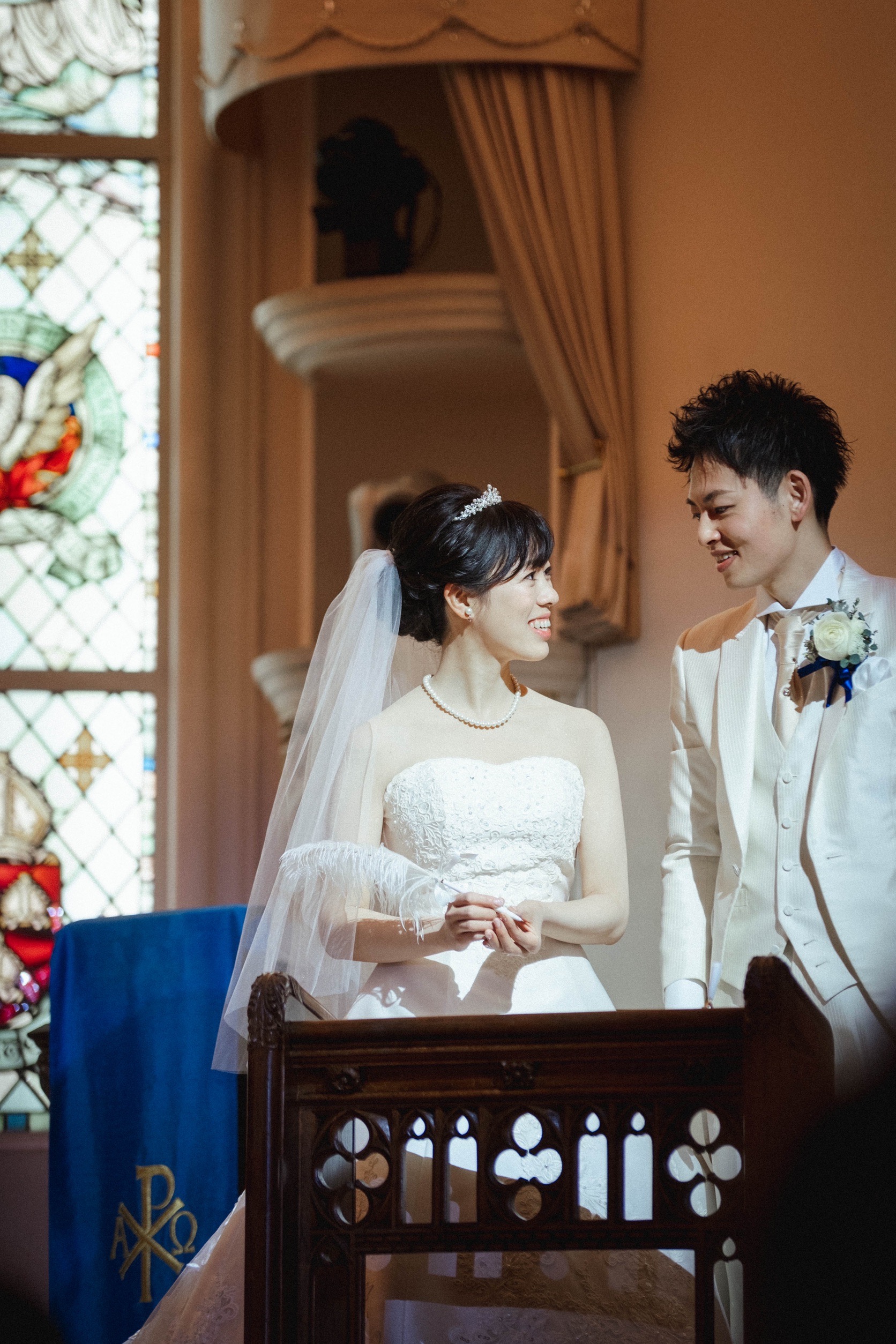 圧巻のアニヴェルセルの大きなチャペルでの挙式 事前練習もしっかり 美花嫁図鑑 Farny ファーニー お洒落で可愛い花嫁レポが満載 Byプラコレ