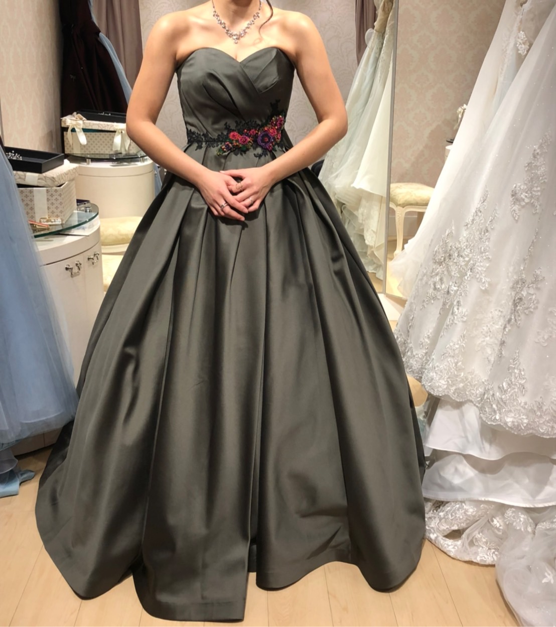 様々なカラーを着たカラードレス試着レポ♡ 