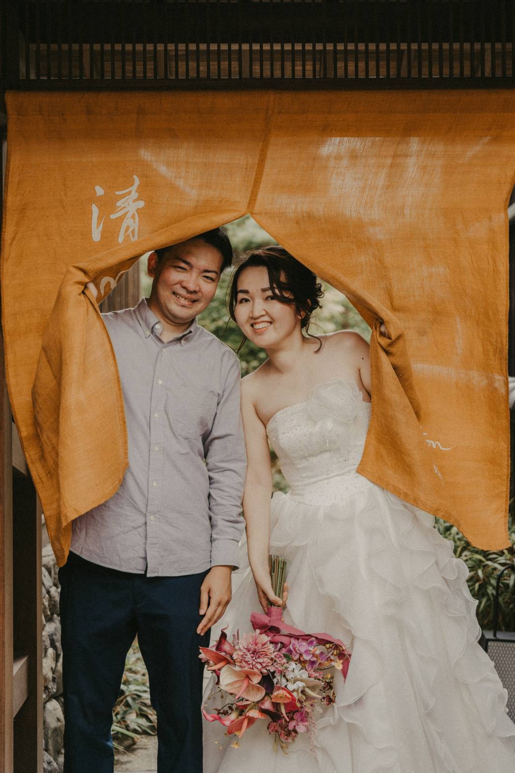 ウェディングドレス♡ 結婚式、ウェディングフォト、前撮り【室内で試着のみ】 京都の街並みとドレスがおしゃれなプレウェディングフォト