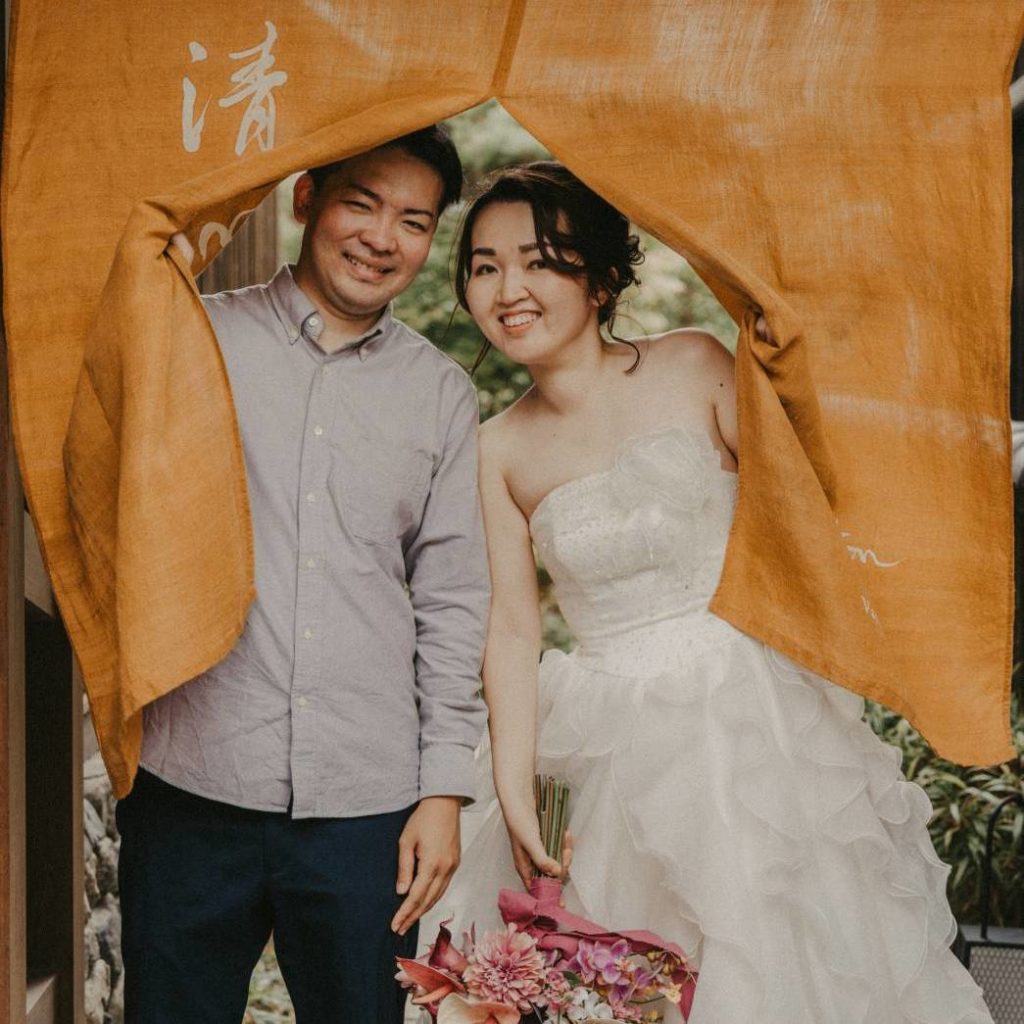 ウェディングドレス♡ 結婚式、ウェディングフォト、前撮り【室内で試着のみ】 京都の街並みとドレスがおしゃれなプレウェディングフォト