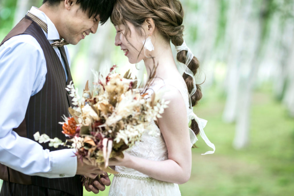 北海道の大自然でナチュラルウェディングフォト | 美花嫁図鑑 farny